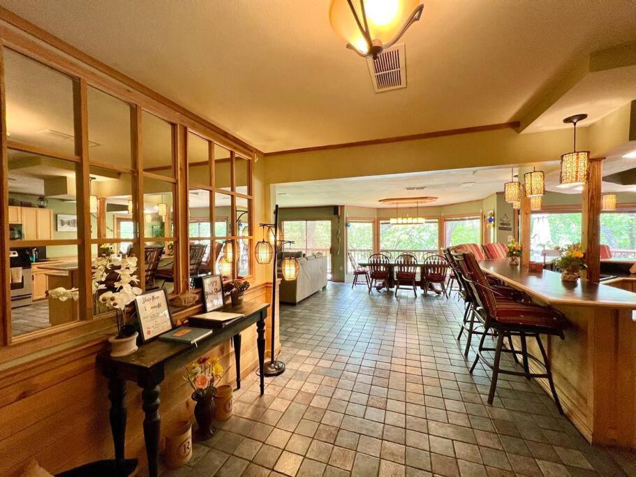 The River Haven - Sleeps 32 - On Guadalupe River Seguin Exterior photo